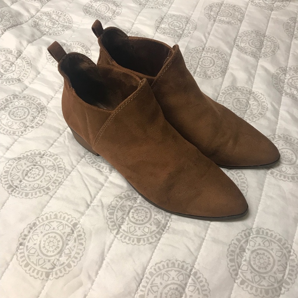 American Eagle brown suede ankle booties